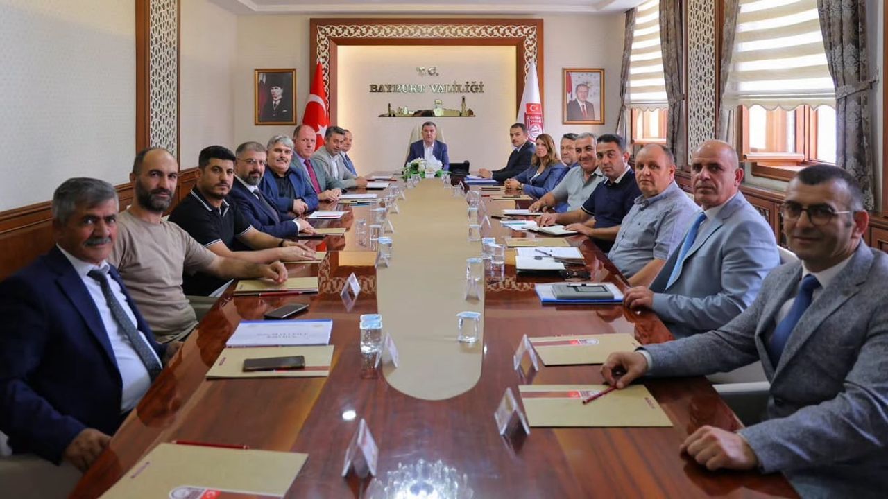 Köy altyapısında koordinasyon önceliği: Bayburt'ta KÖYDES yatırımları masaya yatırıldı