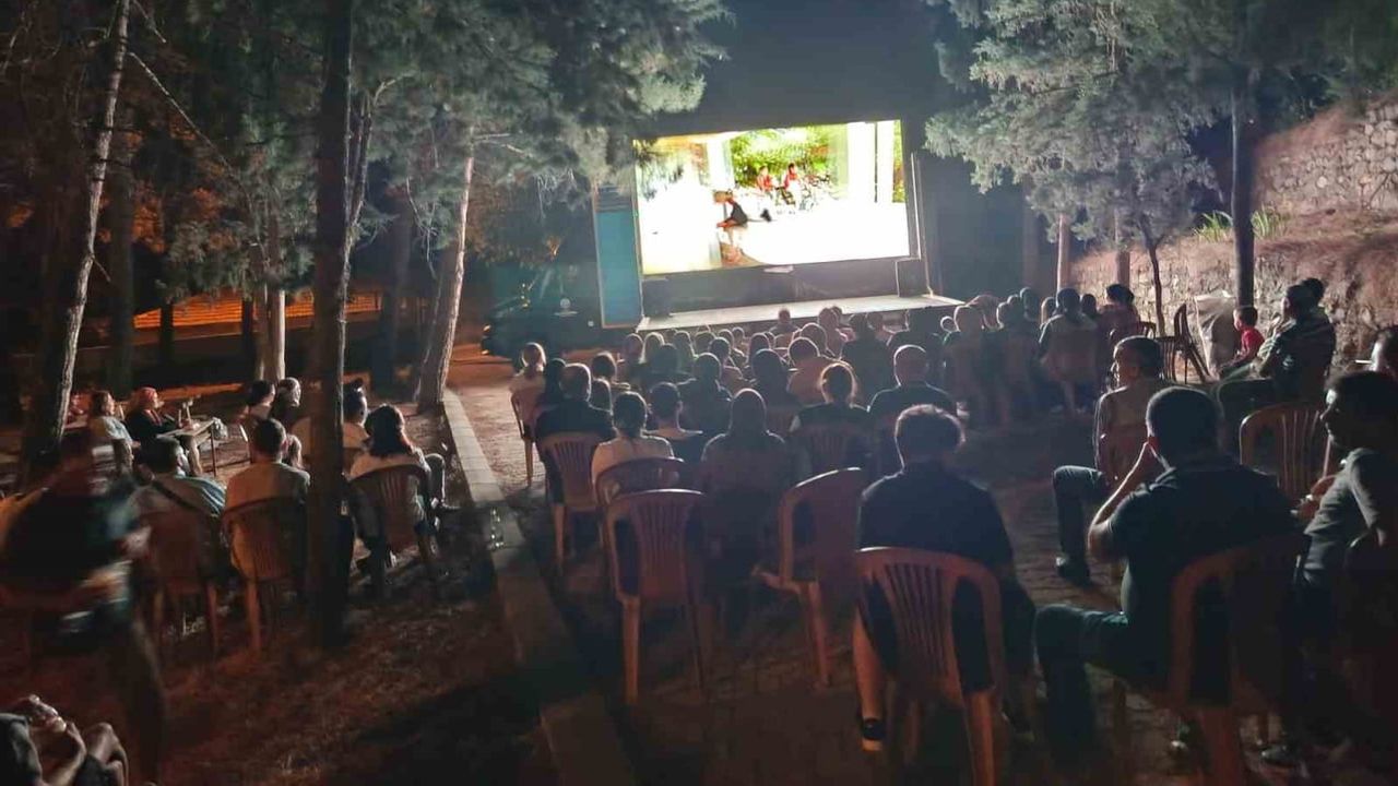 Köy meydanlarında sinema gecesi: Çivril'in kırsal mahalleleri ekranla buluştu