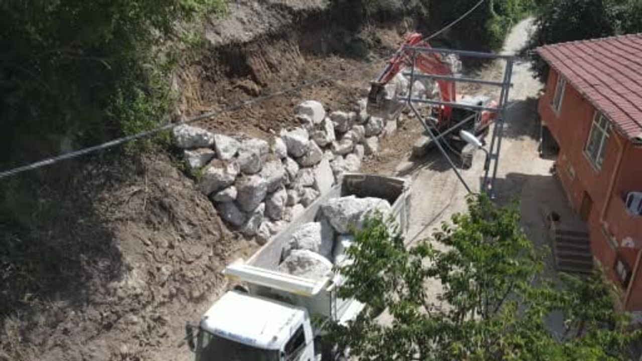 Köy yolları için Beltepe'ye kilometrelerce taş getirildi