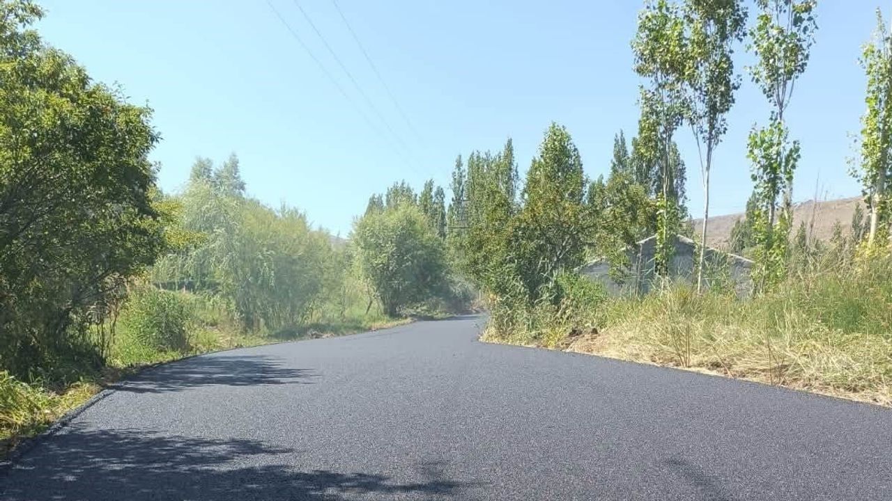 Köy yolları yenileniyor: Kağızman Kozlu-Çeperli güzergahında 7 kilometre asfalt