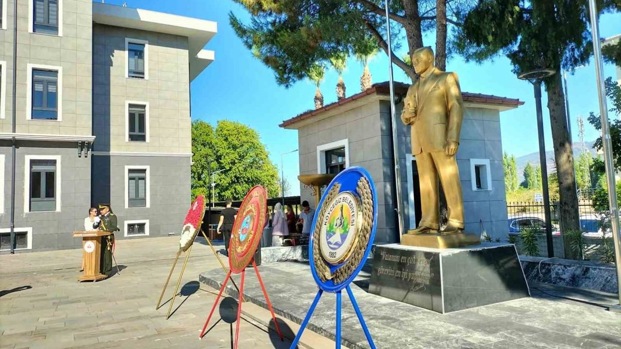Köyceğiz'de 30 ağustos coşkusu: tören, şehitlik ziyareti ve fener alayı