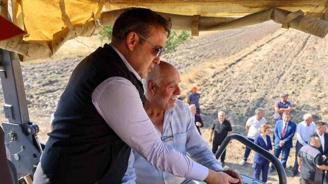 Köylerin bağlantısı güçlendi: Göynücek-Düzağaç-Dombayçayır yolunda sıcak asfalt çalışması