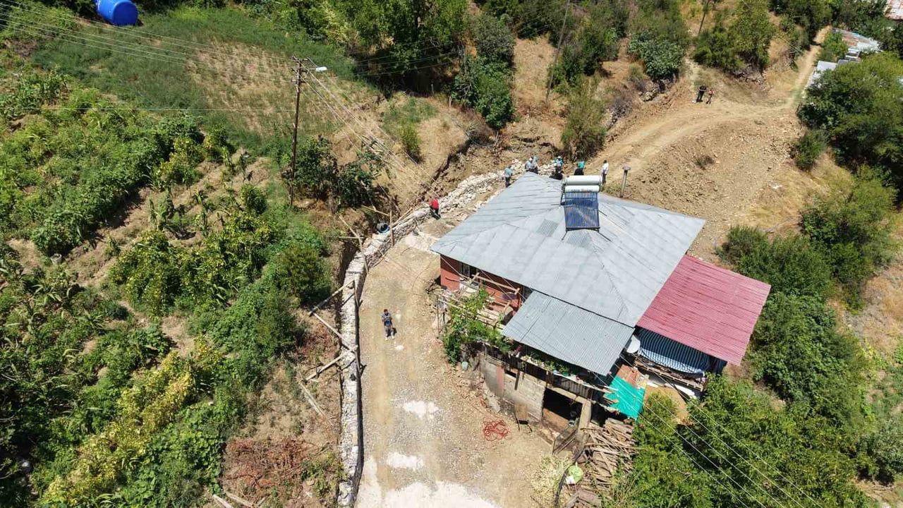 Köylülerin fedakârlığıyla yatalak hasta için araç ulaşımı mümkün oldu