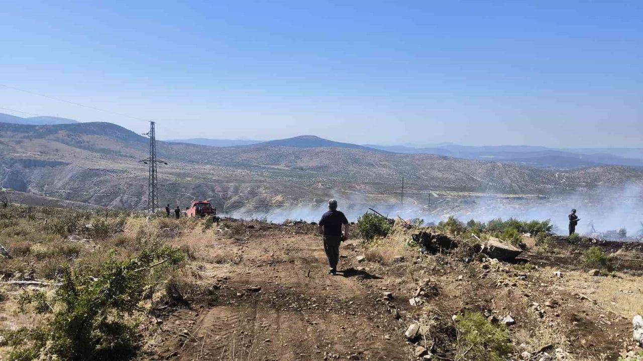 Kozağaç barajı çevresindeki makilik yangını ekiplerin hızlı çalışmasıyla bastırıldı