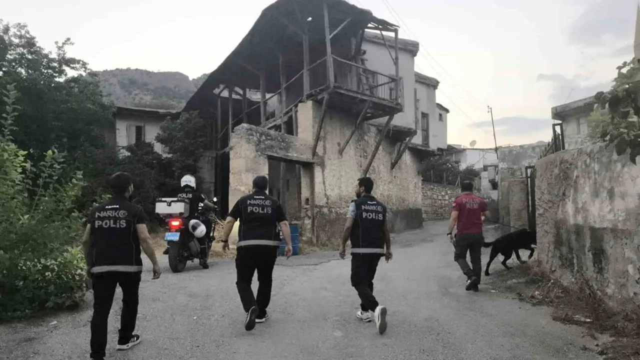 Kozan'da geniş güven uygulamasında aranan terör örgütü üyesi yakalandı