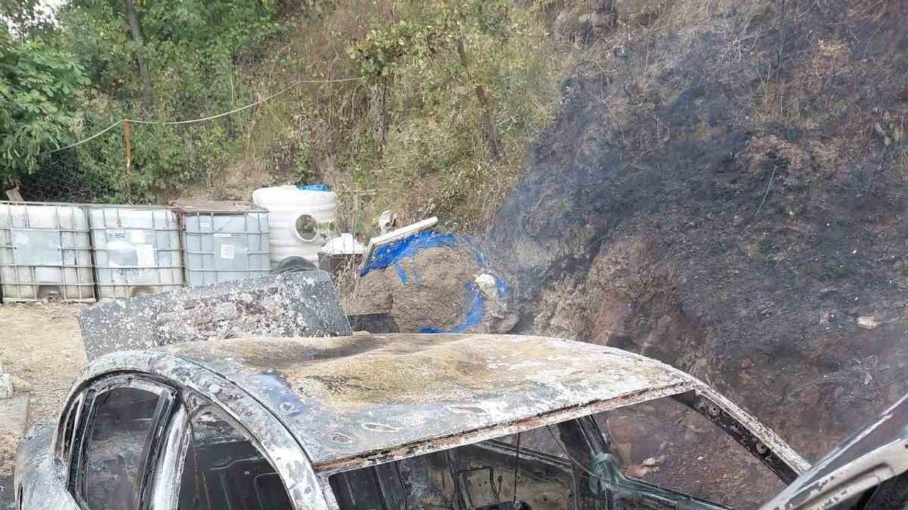 Kozlu'da park halindeki Volkswagen alevlere teslim oldu
