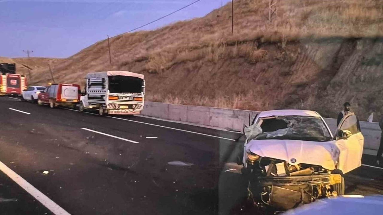 Kozluk'ta takla atan otomobilde iki kişi ağır yaralandı
