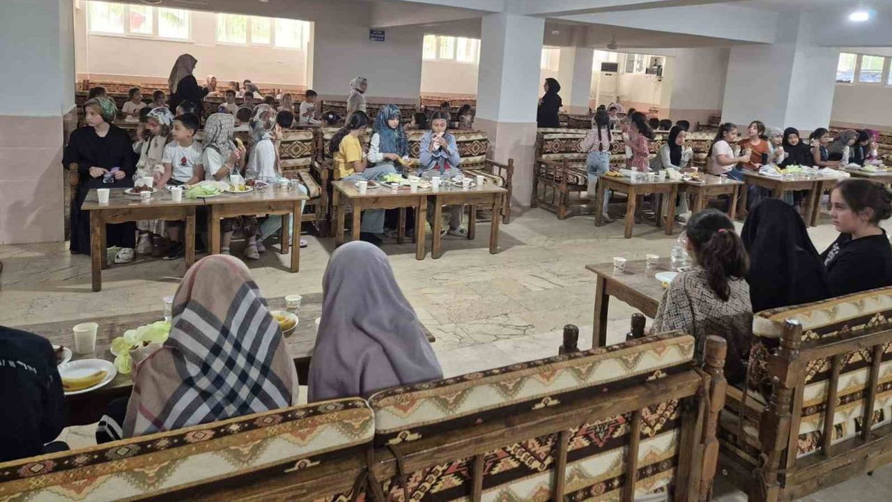 Küçük sofrada büyük değer: Kovancılar'da çocuklara paylaşma ve şükür öğretiliyor