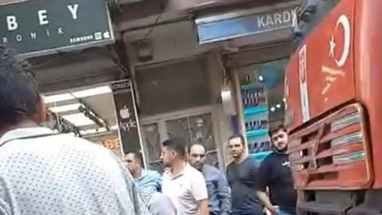 Küçükçekmece Bağlar Caddesi'nde çarpma: yaya ağır yaralandı