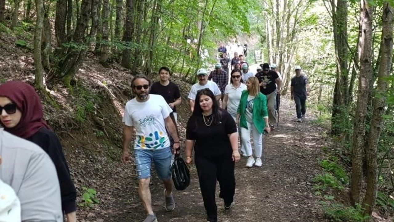 Küçükelmalı'da yürüyüşle çevre bilinci güçlendi