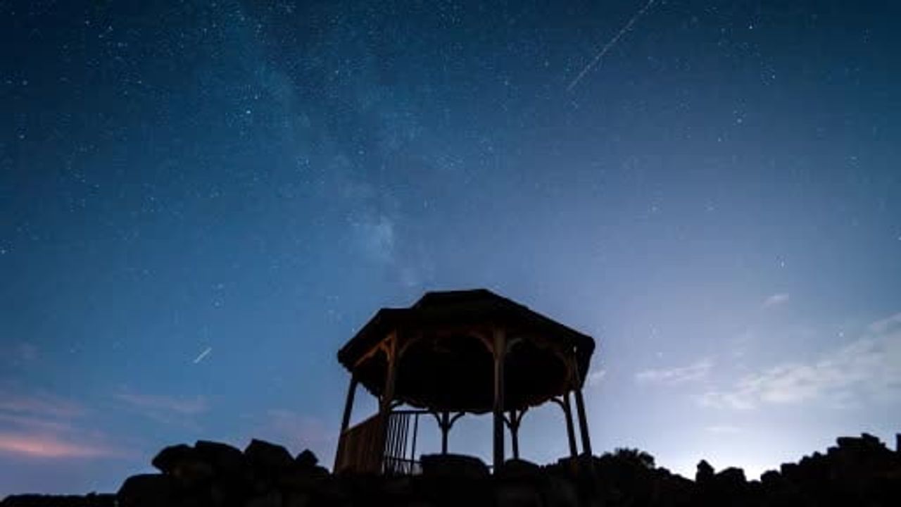Kula'da gök şöleni: yanık ülkenin ışık yağmuru