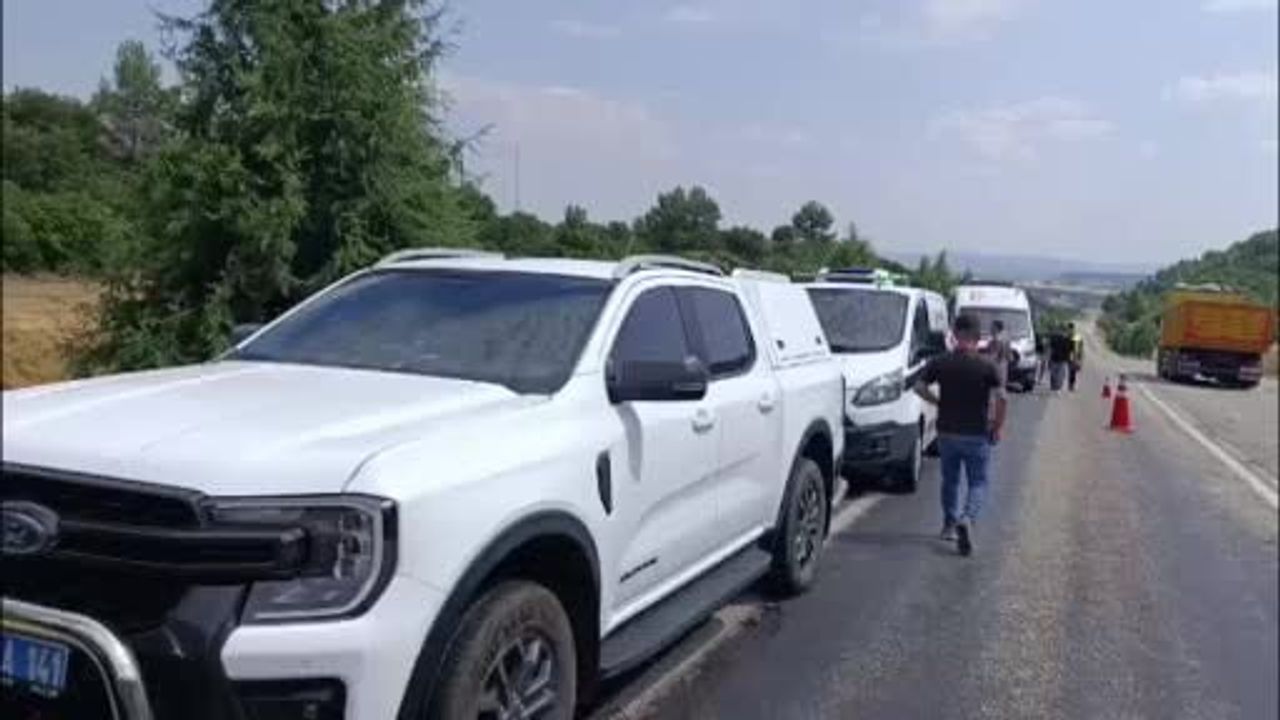 Kula’da rampada kontrolü kaybeden araç takla attı, tanınan perdeci yaşamını yitirdi