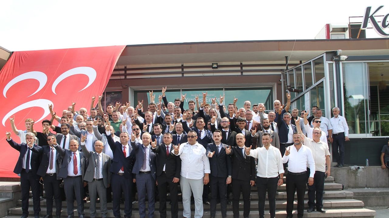 Kula’da yeni dönem: Hüseyin Sönmez ilçe başkanı seçildi