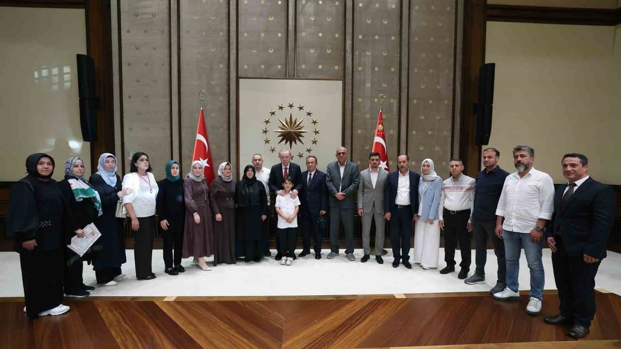 Külliye'de buluşma: Erdoğan, Kahramanmaraş'taki saldırıda çocuklarını kaybeden ailelerle görüştü