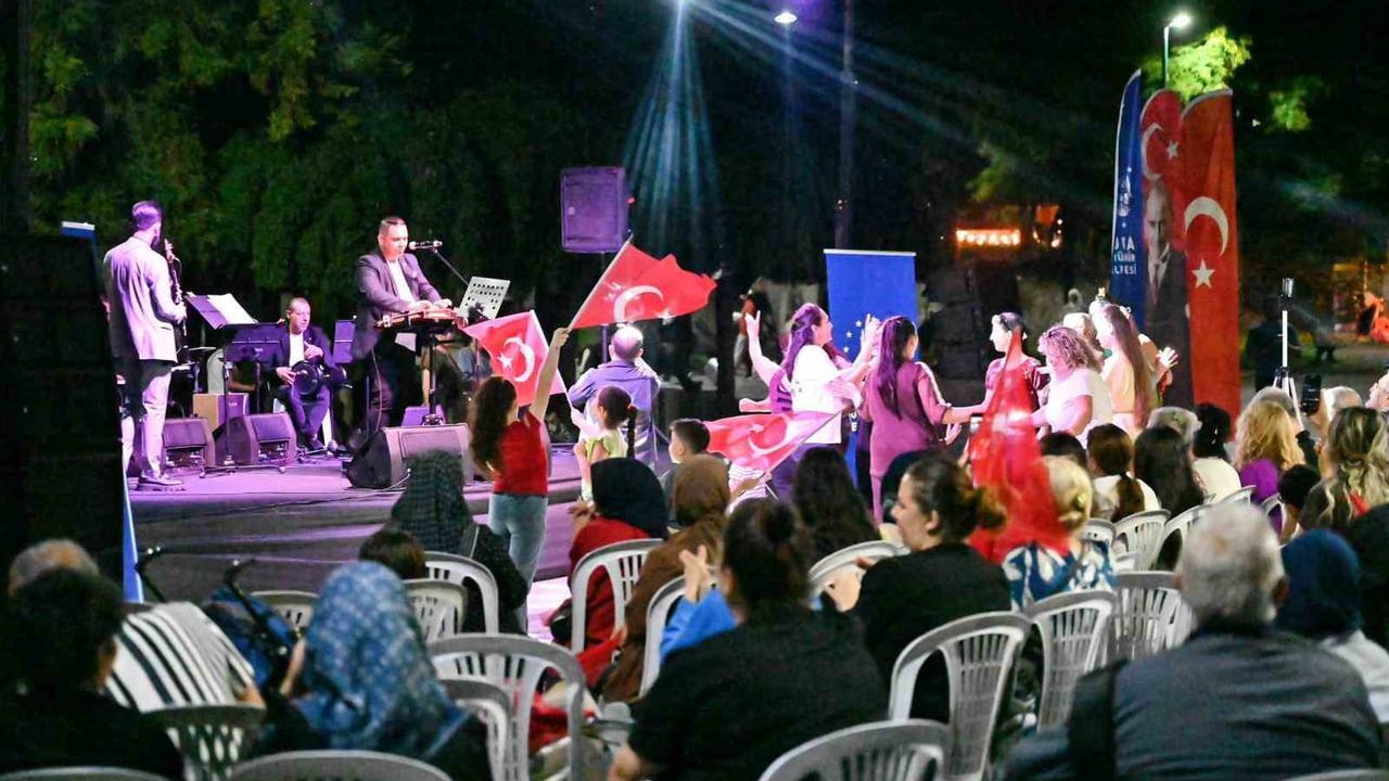Kültürpark göl kenarında zaferin ritmi