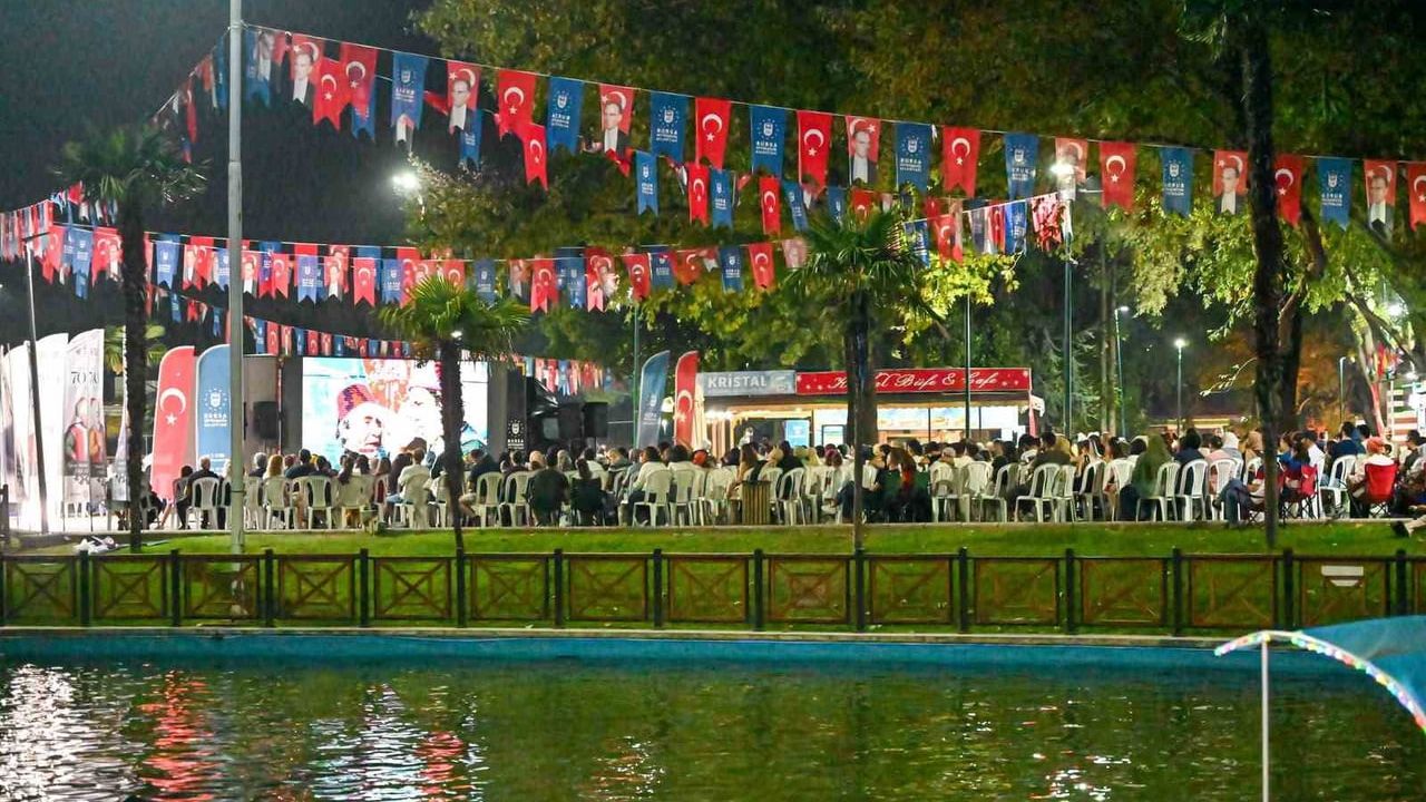Kültürpark'ta Yeşilçam rüzgârı: Süt Kardeşler göl kıyısında nostalji yaşattı