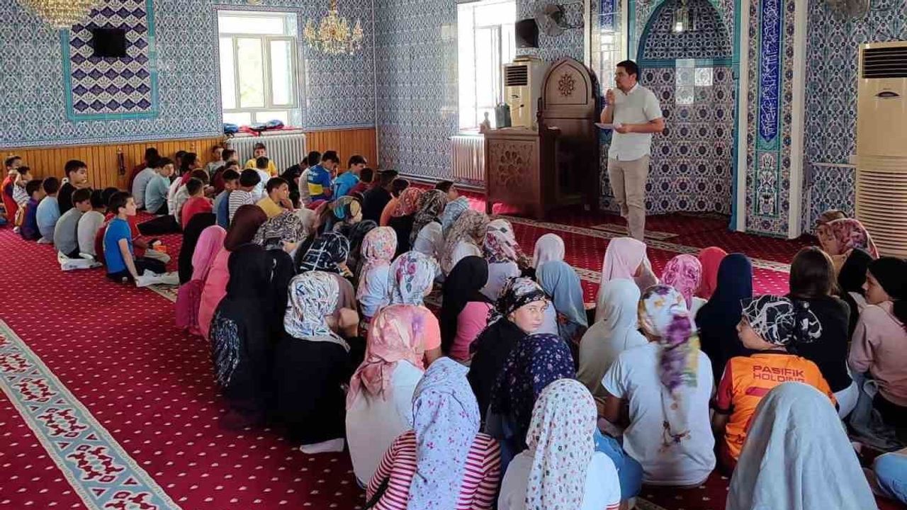 Kur’an kurslarında teknolojiyle dengeli yaşamın yolları anlatılıyor