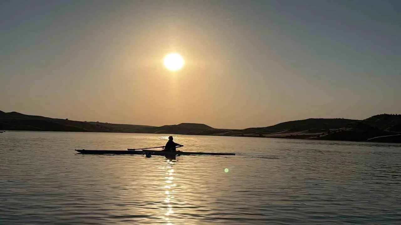 Kürekle yeniden güç bulan depremzede sporcu