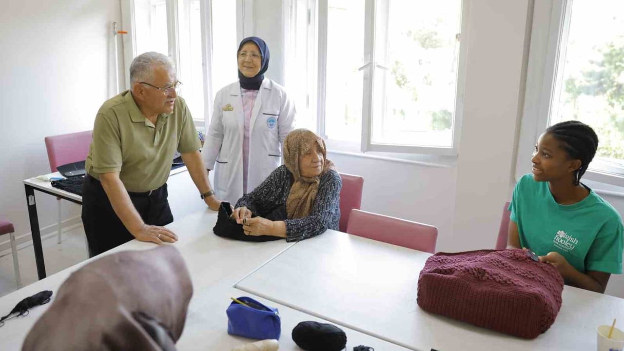 Kurs atölyelerinde üretim ruhu: Büyükkılıç Göznuru kurs merkezinde kursiyerlerle buluştu