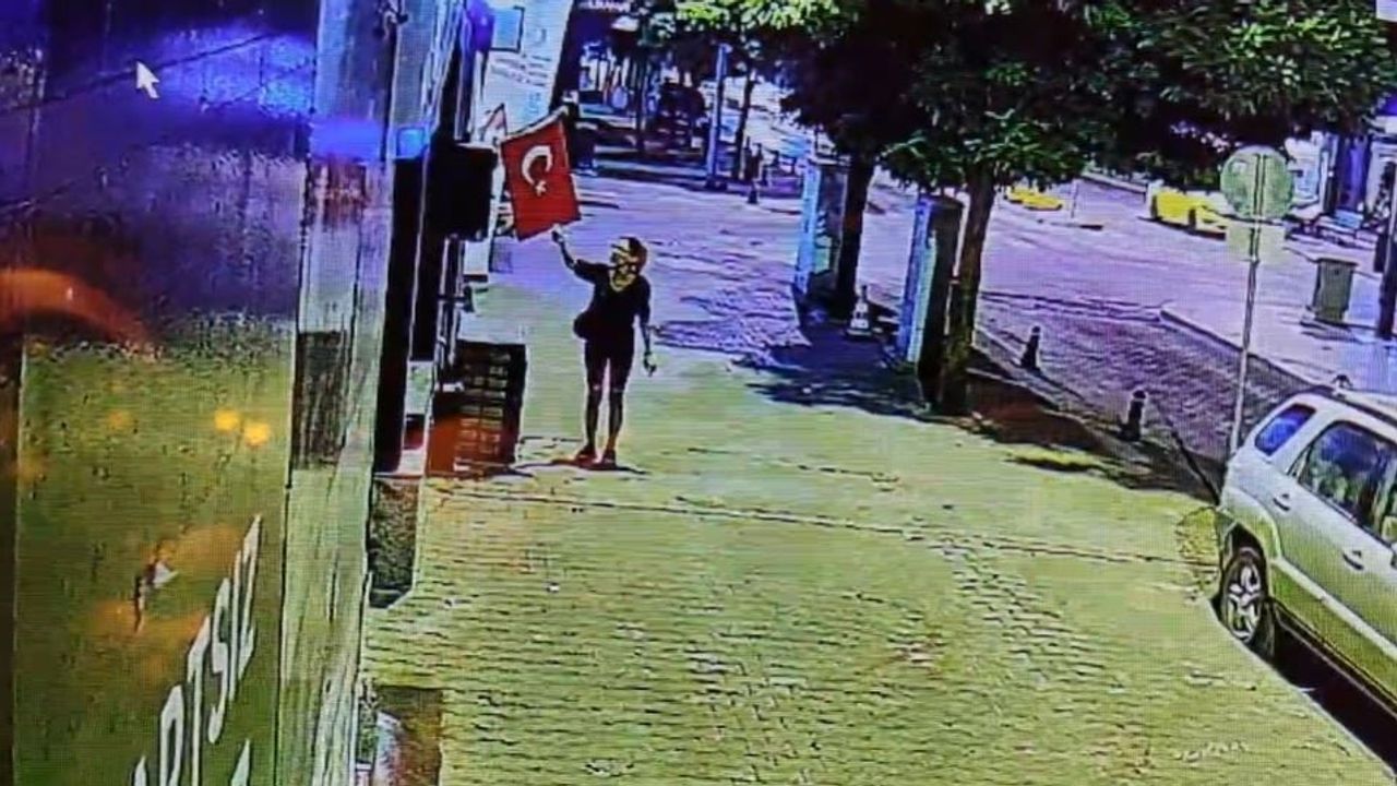 Kurşunlu Camii önünde bayrağa çakmakla saldırı girişimi: şüpheli aranıyor