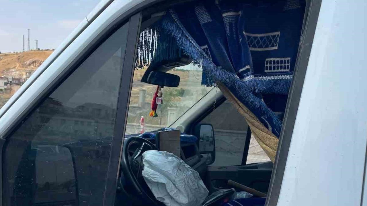 Kurtalan'da iki araç çarpıştı: maddi hasar, yaralanma yok