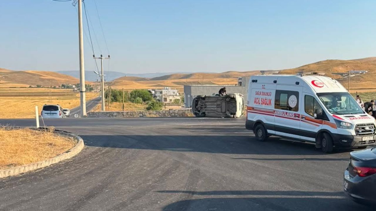 Kurtalan'da Şenköy mevkiinde köy yolu ayrımında kaza: 2 yaralı