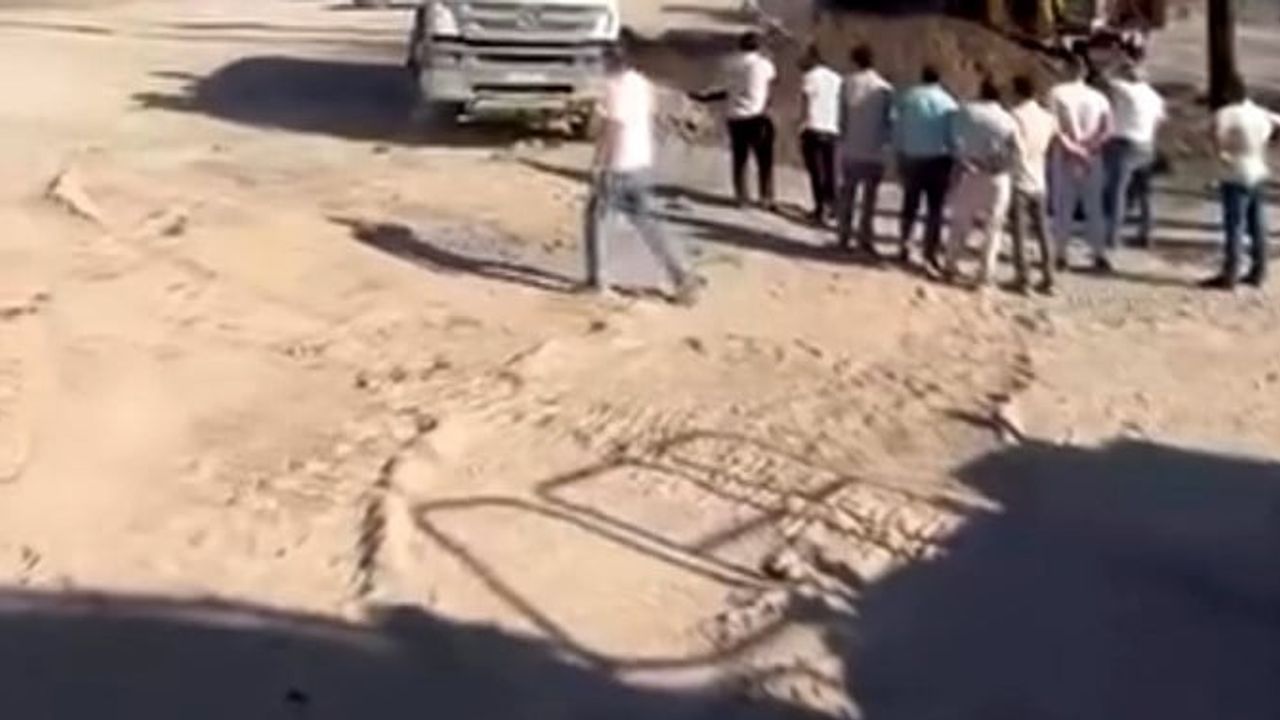 Kurtalan'daki şantiyede fore kazık makinesi alevler içinde kaldı