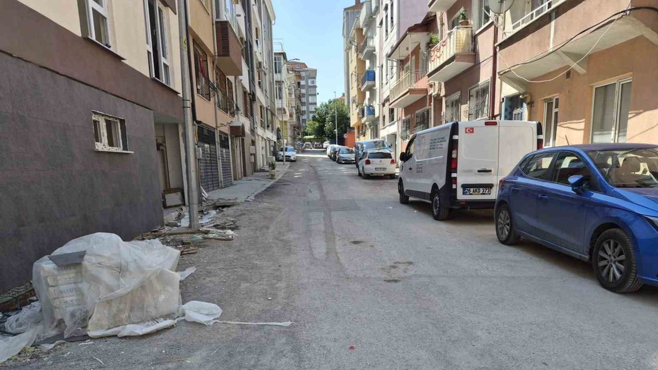 Kurtuluş Mahallesi'nde onarılmayan altyapı yolları sürücüleri zor durumda bırakıyor