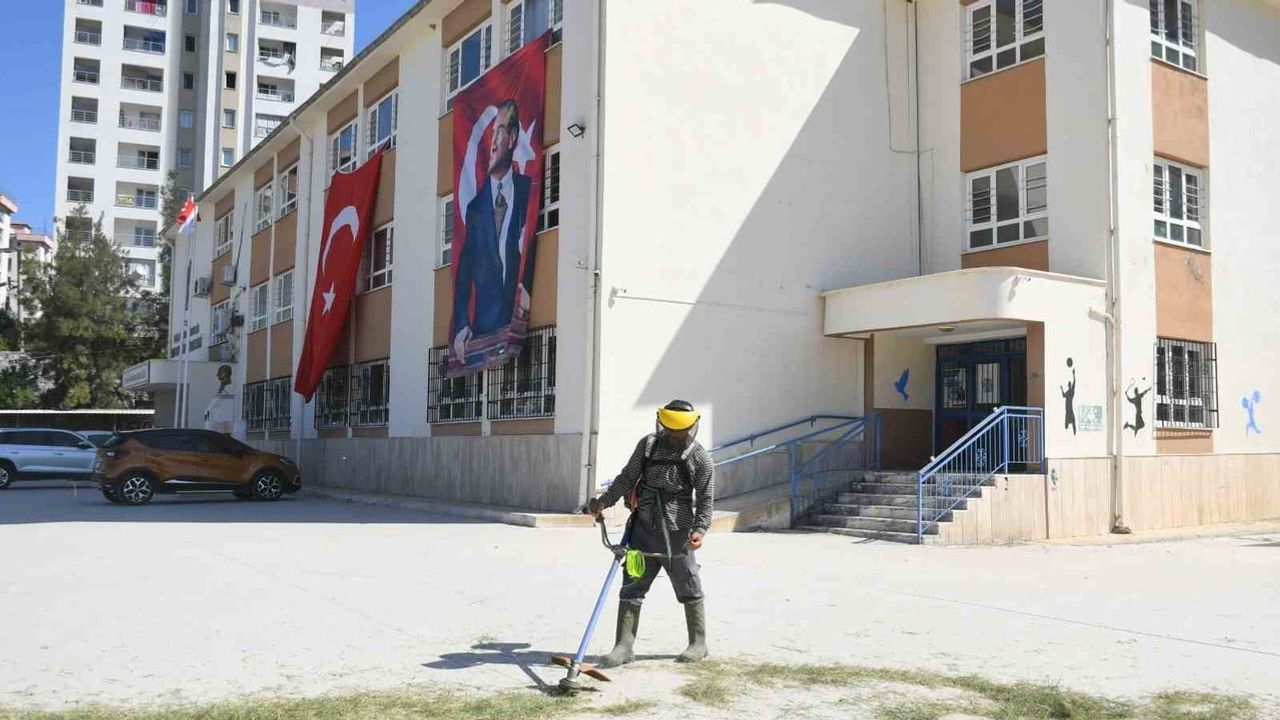 Kuşadası belediyesi okulları yeni döneme tertemiz hazırlıyor