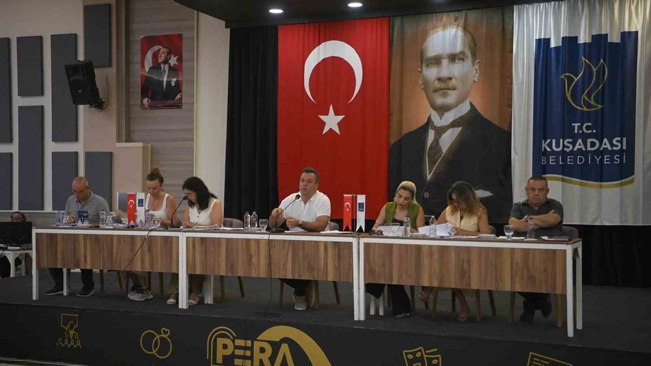Kuşadası meclisi komisyonları yeniledi, yerel projelere onay verdi