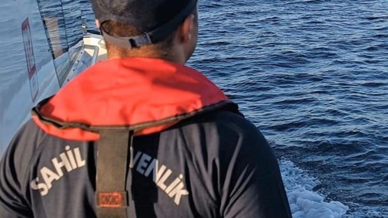 Kuşadası'nda denize açılan kişi Sahil Güvenlik tarafından kurtarıldı