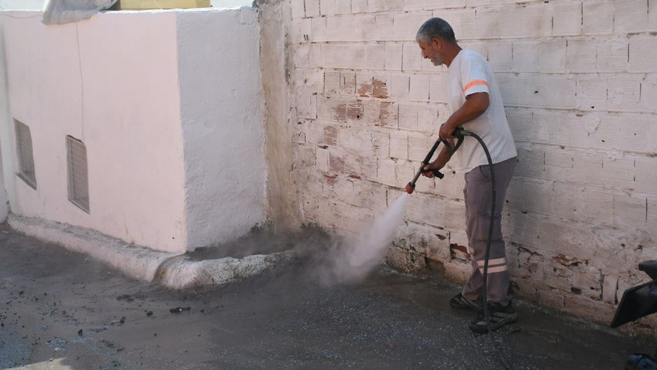 kuşadası'nda yaz temizliği dağ mahallesinde yoğunlaştırıldı
