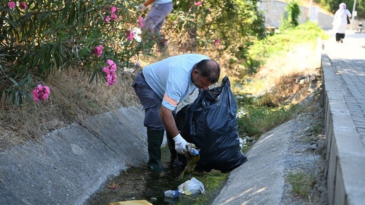 Kuşadası'nda yaz yoğunluğuna karşı 7/24 temizlik seferberliği