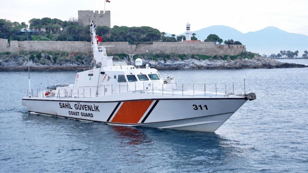 Kuşadası'nda Zafer Bayramı etkinliğinde sahil güvenlik botu halka açılıyor