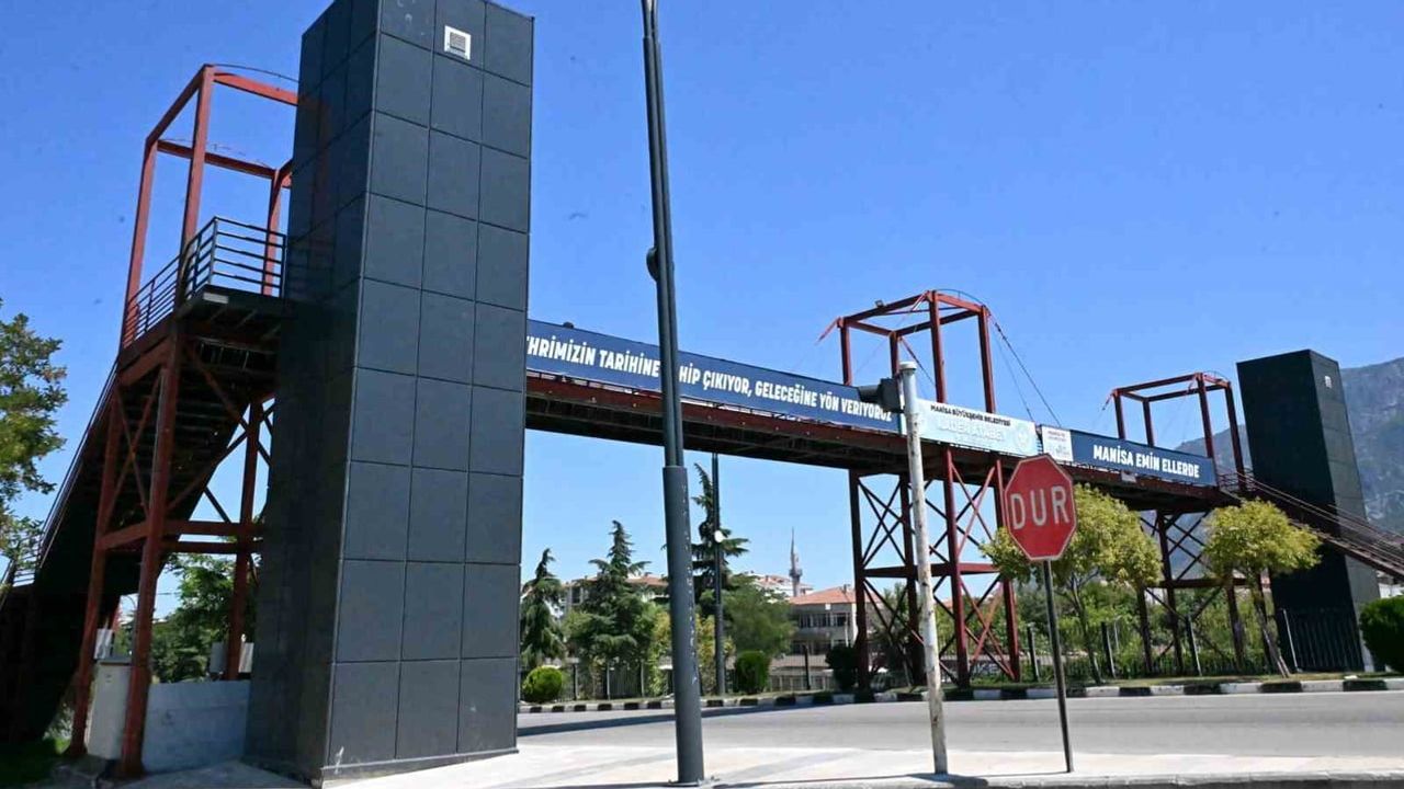 Kuşlubahçe’de üst geçide asansör: yaşlı ve engellilere rahat geçiş