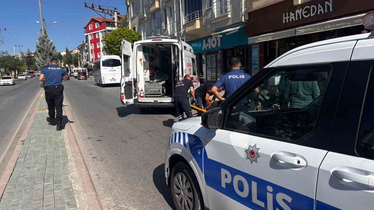 Kütahya’da aniden açılan araç kapısı kazaya yol açtı: iki yaralı