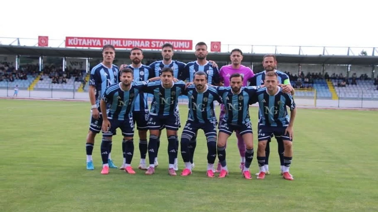 Kütahya'da anlamlı zafer: Kütahyaspor Uşakspor'u 2-1 yenerek zafer kupasını kaldırdı