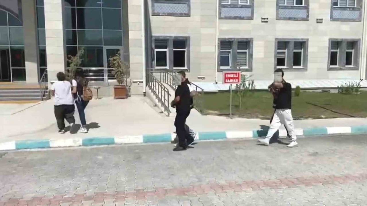 Kütahya'da araçta sahte 200'lü operasyonu: 217 bin 600 TL ve dört gözaltı