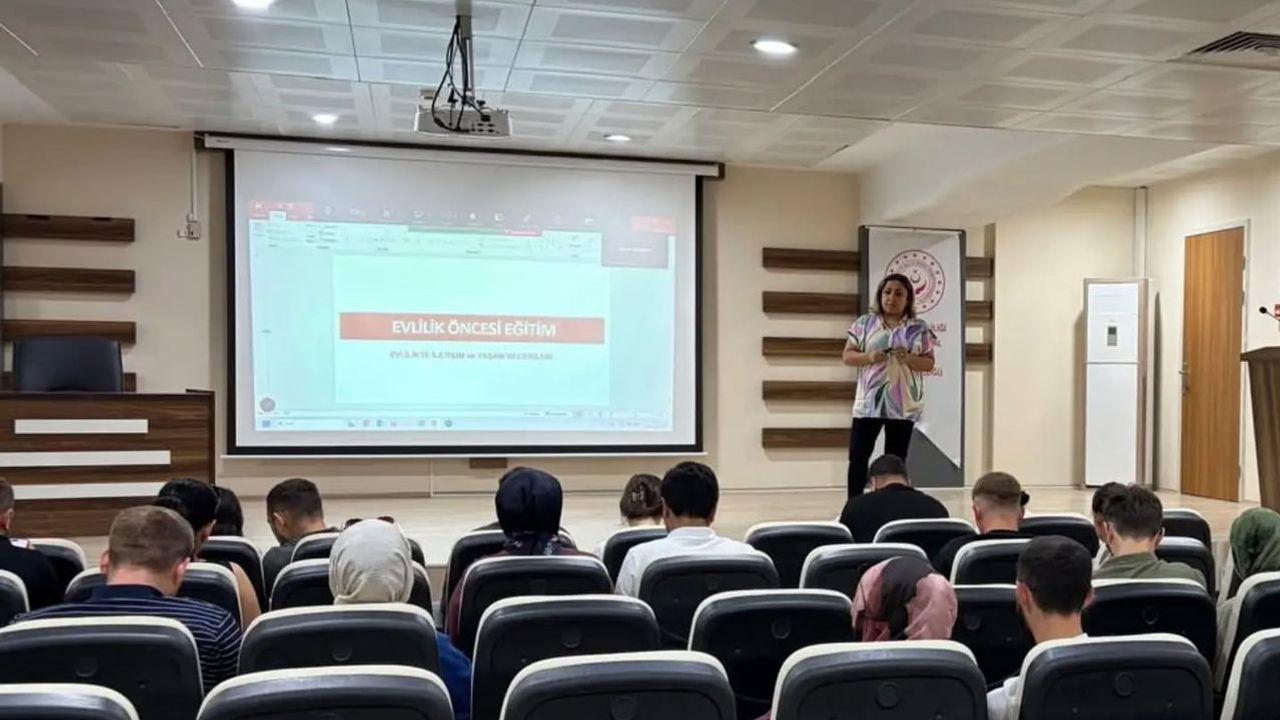 Kütahya'da evlilik hazırlığındaki çiftlere kapsamlı rehberlik