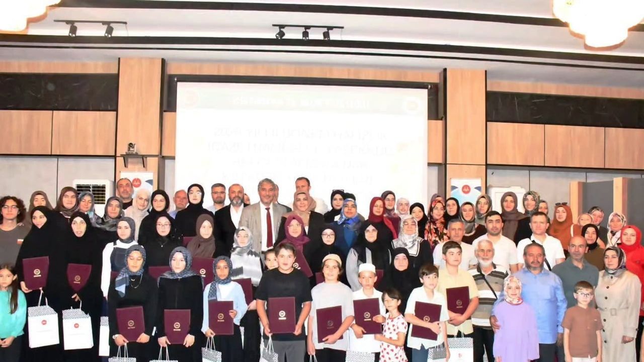 Kütahya'da genç hafızlara belge sevinci