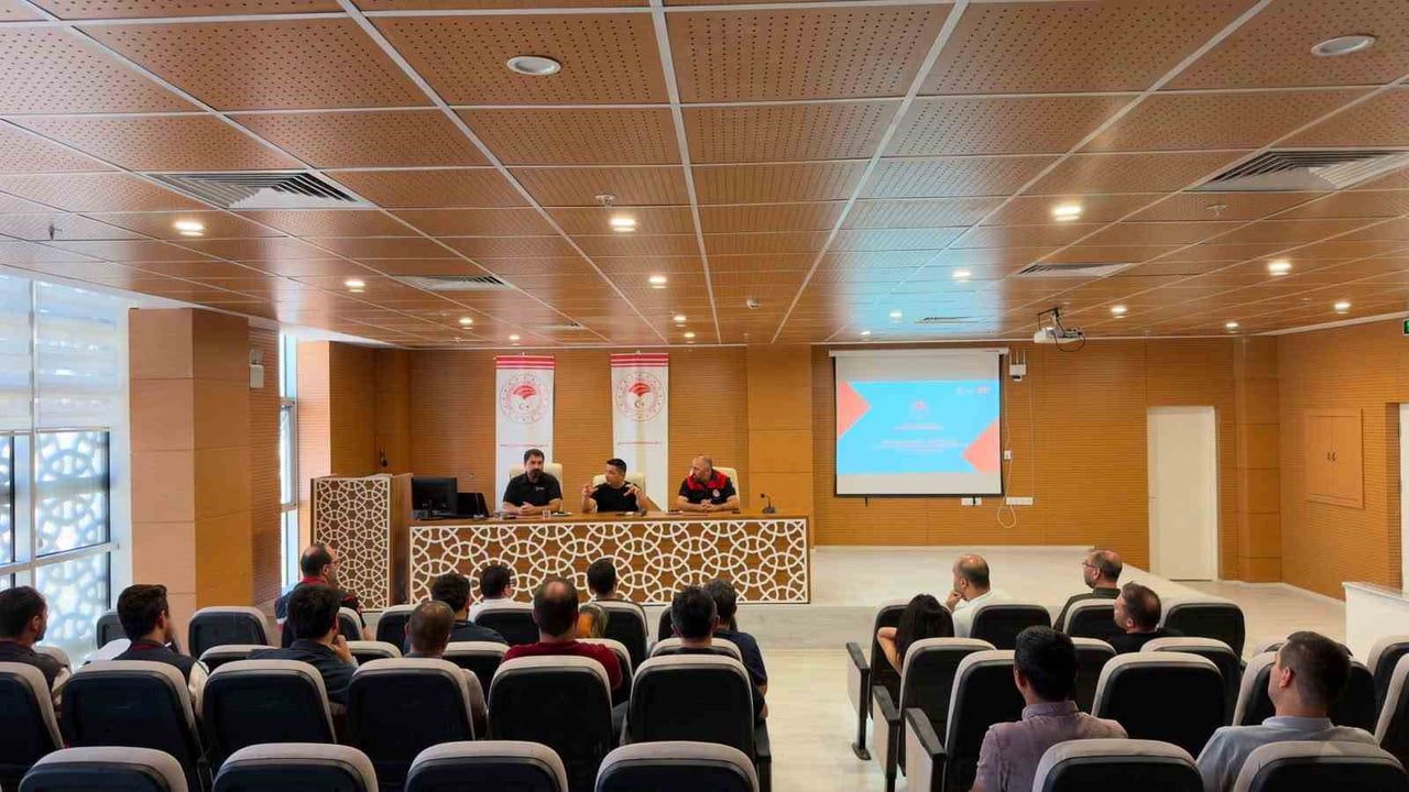 Kütahya'da kanatlı işletmelerine yönelik saha odaklı biyogüvenlik eğitimi