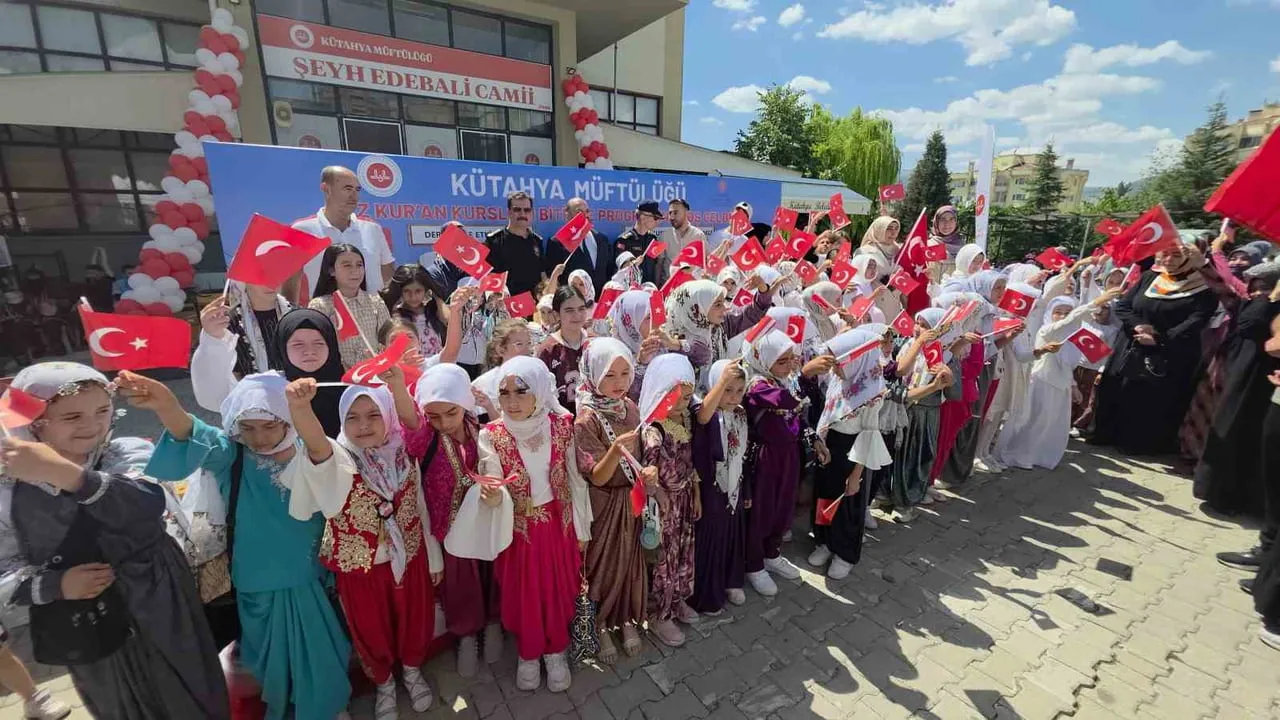 Kütahya'da minik öğrenciler Kur'an'la veda etti