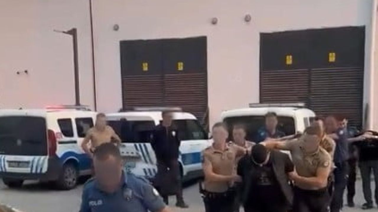 Kütahya'da şüpheli araçta 14 bin 622 sentetik hap ele geçirildi