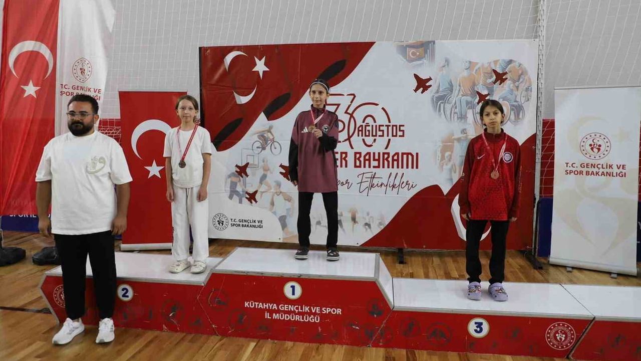 Kütahya'da zafer kupasında yıldızlar geleceğe umut verdi