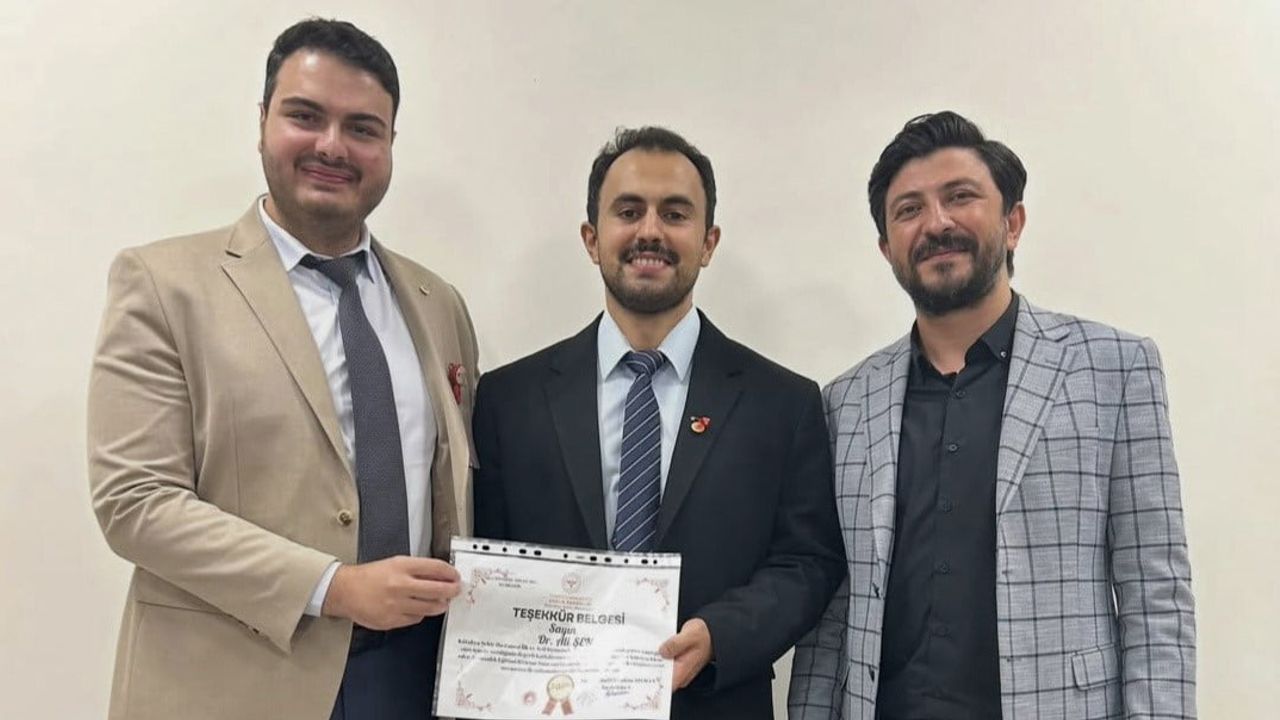 Kütahya şehir hastanesinde uzmanlığa adım: Dr. Ali Şen uzman hekim oldu