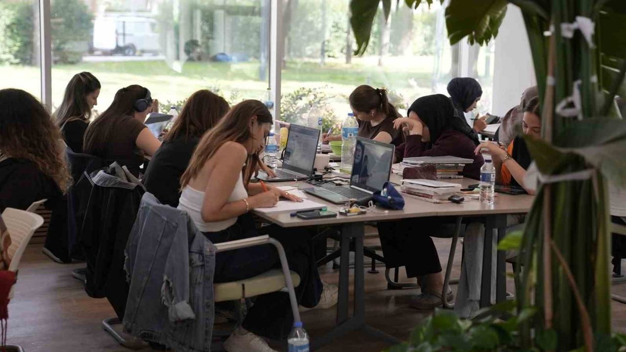 Kütüphane kapısında başlayan başarı: 1,5 yılda dereceye giden yol