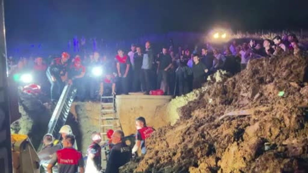 Kuyu kazısı sırasında göçüğe kapılan baba ve oğlu sağ olarak kurtarıldı