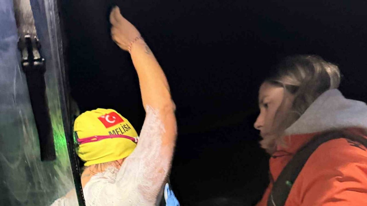 Kuzey Kanalı'nda gece yüzüşüyle yeni bir sayfa açtı: Melisa Uluarslan