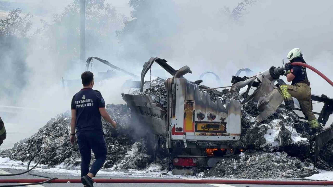 Kuzey Marmara otoyolu Çatalca Nakkaş mevkiinde tır yangını tarım arazisine sıçradı