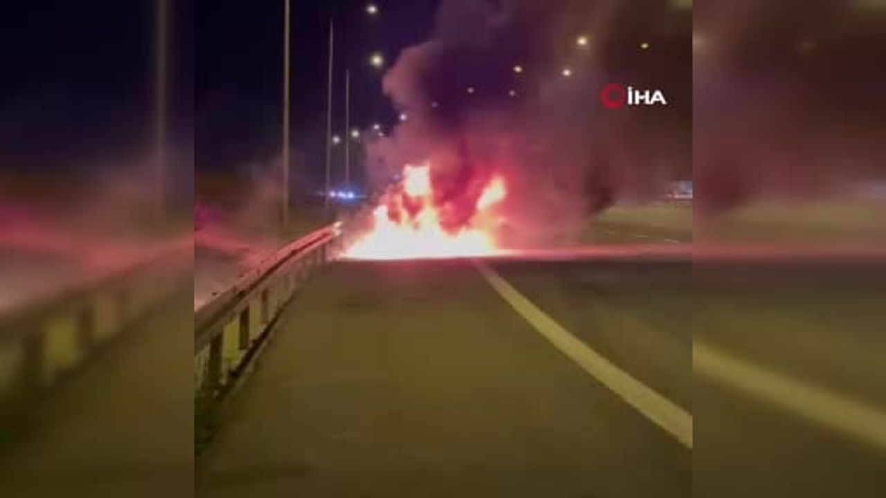 Kuzey Marmara otoyolu Silivri sapağında bir otomobil alevlere teslim oldu